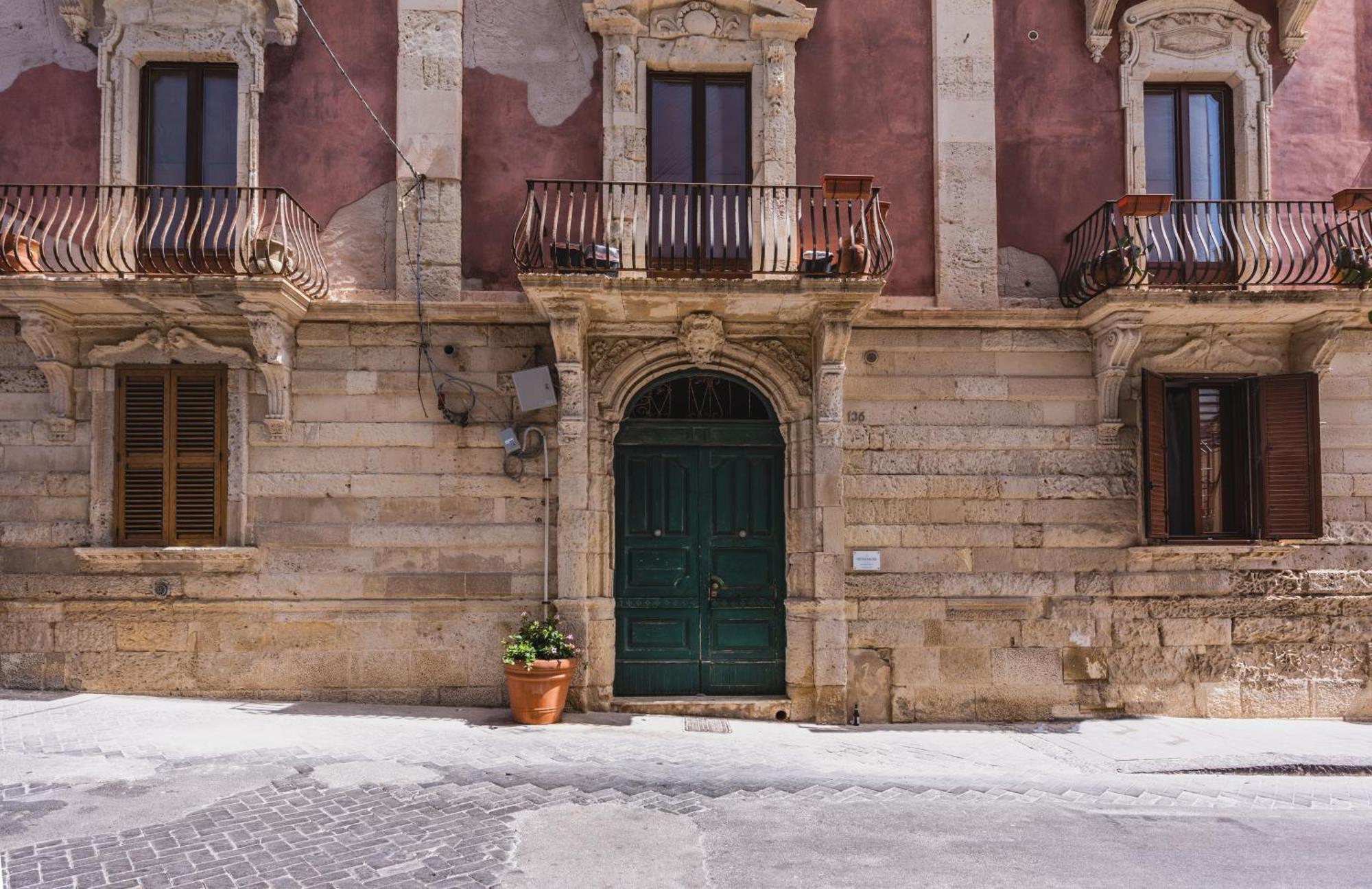Palazzo Bozzanca Apartments By Wonderful Italy Сиракузы Экстерьер фото