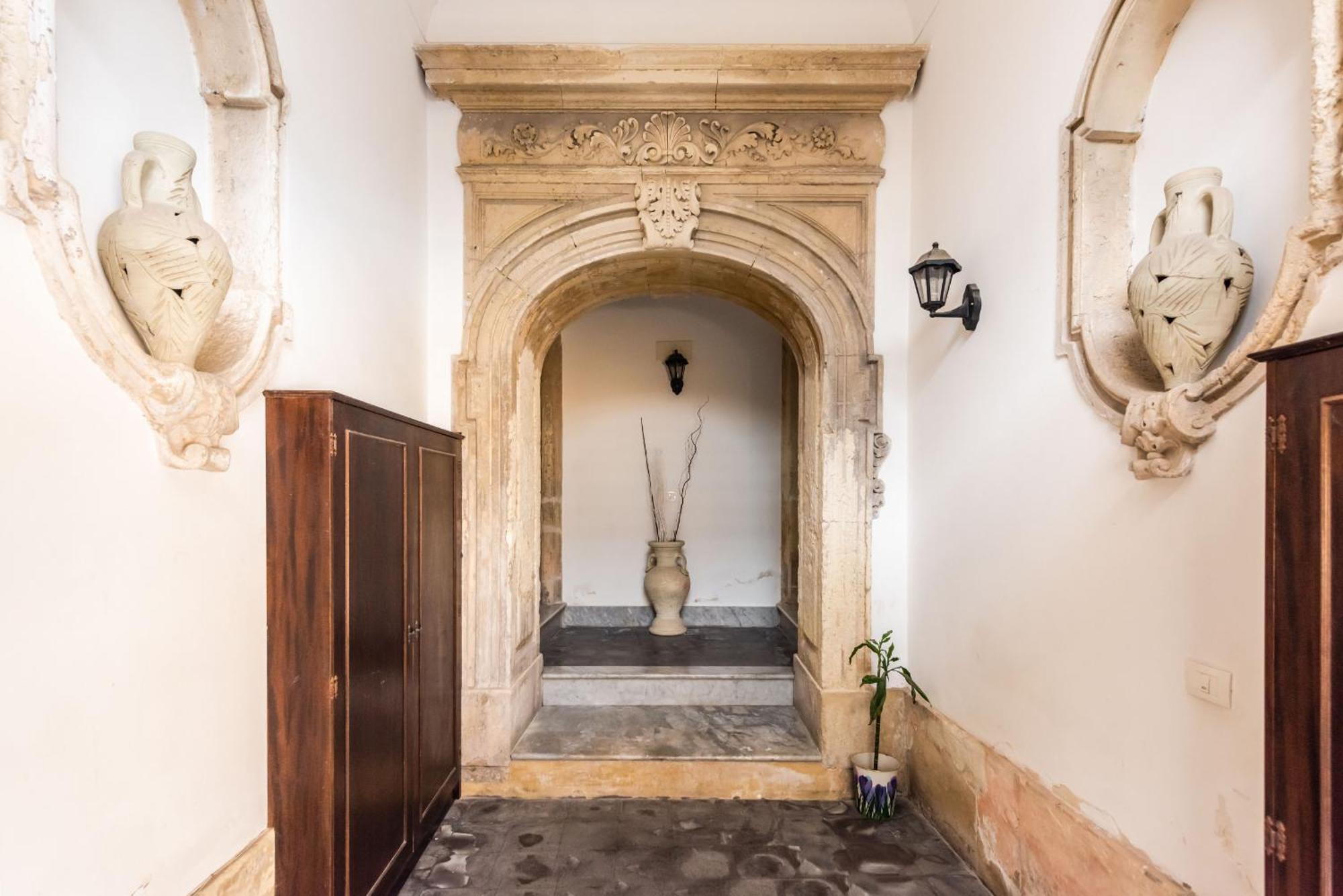 Palazzo Bozzanca Apartments By Wonderful Italy Сиракузы Экстерьер фото